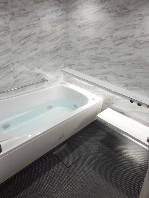 美しさと使いやすさを兼ね備えたユニットバスに 美しさと使いやすさを兼ね備えたユニットバスに